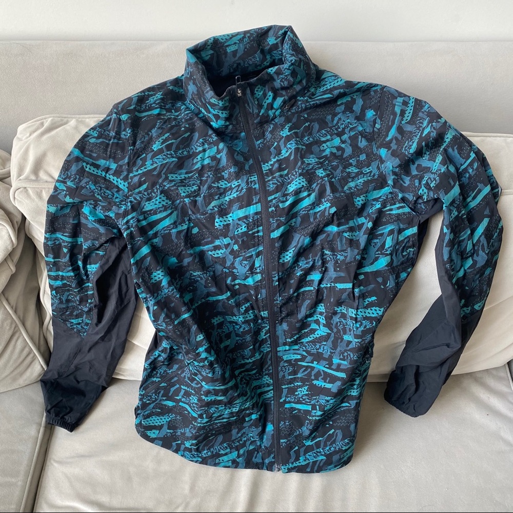 Lululemon windbreaker Seawheeze 2018, folding hood